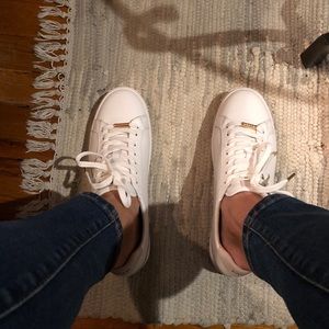 Bared footwear Hornbill sneakers!